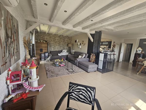 MIGNE-AUXANCES, maison d'environ 152 m² avec piscine dans un environnement calme.