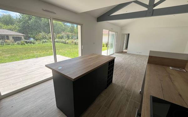 Maison à vendre    4 pièces •  Messanges