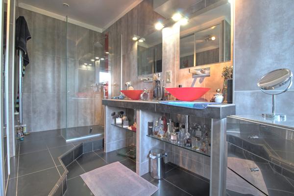 AGEN - Maison de ville de 230 m² avec 5 chambres, garage, piscine sur un terrain de 790 m² en centre ville d'Agen