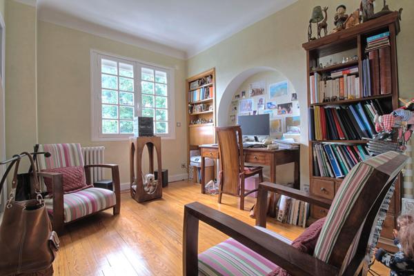 AGEN - Maison de ville de 230 m² avec 5 chambres, garage, piscine sur un terrain de 790 m² en centre ville d'Agen