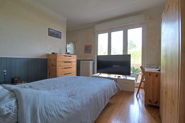 AGEN - Maison de ville de 230 m² avec 5 chambres, garage, piscine sur un terrain de 790 m² en centre ville d'Agen