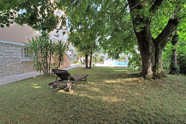 AGEN - Maison de ville de 230 m² avec 5 chambres, garage, piscine sur un terrain de 790 m² en centre ville d'Agen