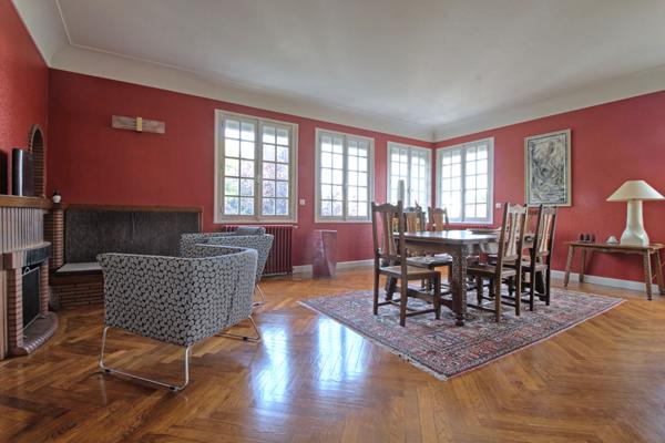 AGEN - Maison de ville de 230 m² avec 5 chambres, garage, piscine sur un terrain de 790 m² en centre ville d'Agen