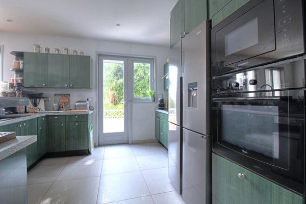 AGEN - Maison de ville de 230 m² avec 5 chambres, garage, piscine sur un terrain de 790 m² en centre ville d'Agen