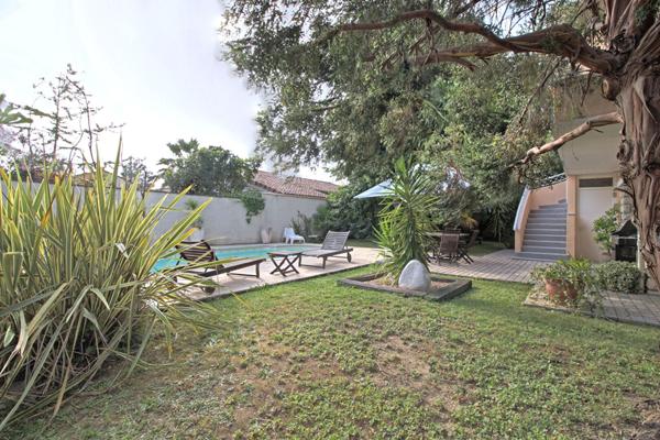 AGEN - Maison de ville de 230 m² avec 5 chambres, garage, piscine sur un terrain de 790 m² en centre ville d'Agen