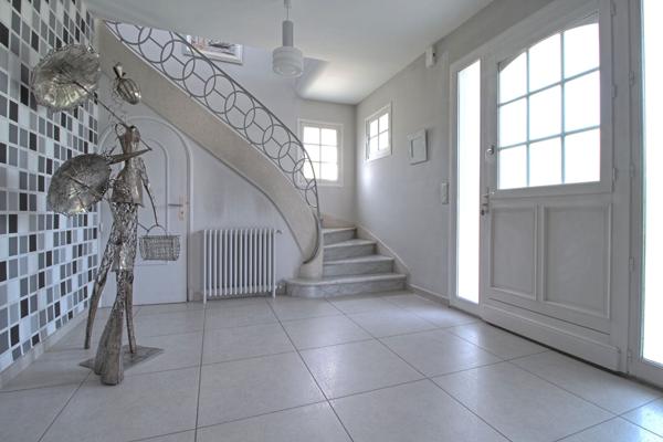 AGEN - Maison de ville de 230 m² avec 5 chambres, garage, piscine sur un terrain de 790 m² en centre ville d'Agen