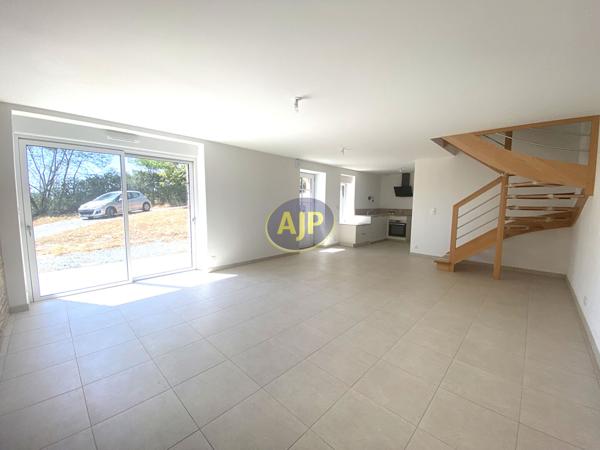 Maison à louer Guemene Penfao : 3 pièces, 83m² avec 2 chambre(s) à 850€ - AJP By Marie