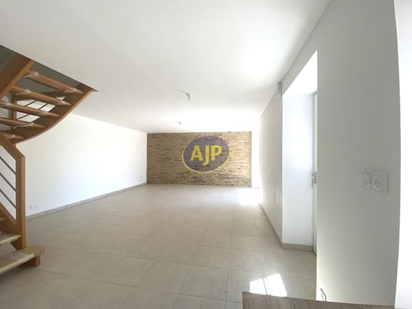 Maison à louer Guemene Penfao : 3 pièces, 83m² avec 2 chambre(s) à 850€ - AJP By Marie