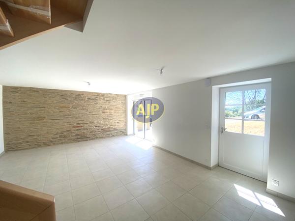 Maison à louer Guemene Penfao : 3 pièces, 83m² avec 2 chambre(s) à 850€ - AJP By Marie
