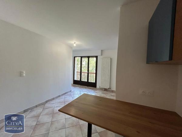 Appartement à louer 2 pièces 34m² Chambéry (73000)