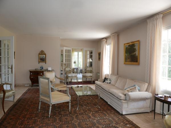 Saint-Astier (24110) Beaux volumes et belle situation!