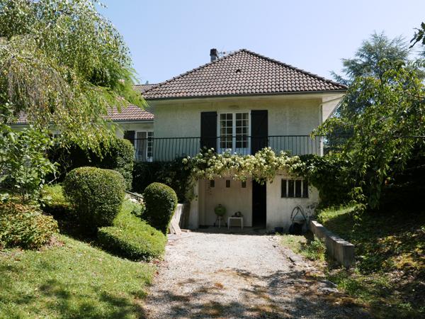 Saint-Astier (24110) Beaux volumes et belle situation!