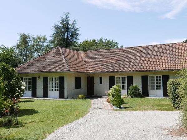 Saint-Astier (24110) Beaux volumes et belle situation!