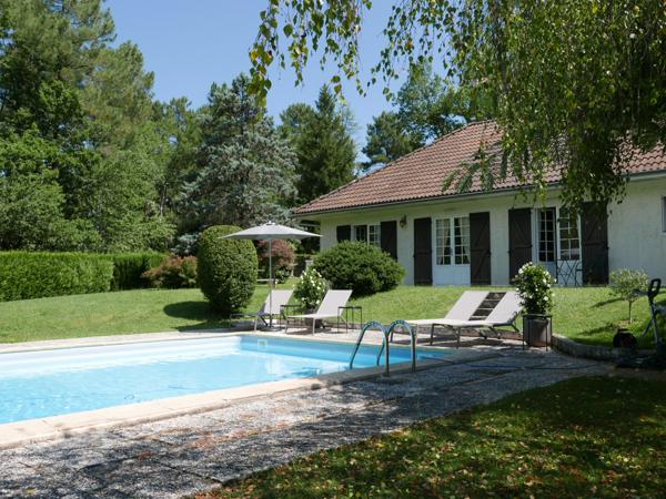 Saint-Astier (24110) Beaux volumes et belle situation!