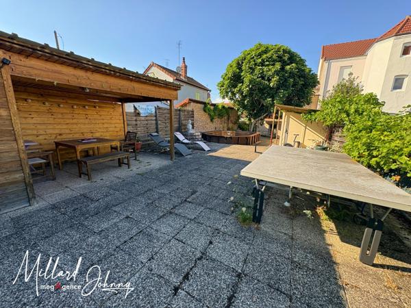 Immeuble à Le Creusot, 71200 - 95m²