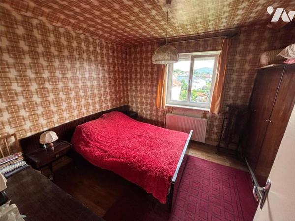 Maison 4 pièces (environ 84 m² habitables) située dans un secteur calme, proche centre