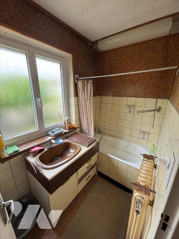 Maison 4 pièces (environ 84 m² habitables) située dans un secteur calme, proche centre