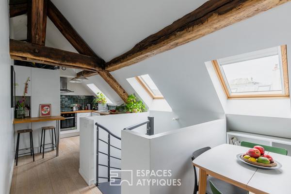 Duplex sous les toits en dernier étage