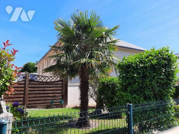 Exclusivité, centre de Cancale, au calme, maison sur sous-sol complet comprenant :  une entrée,...