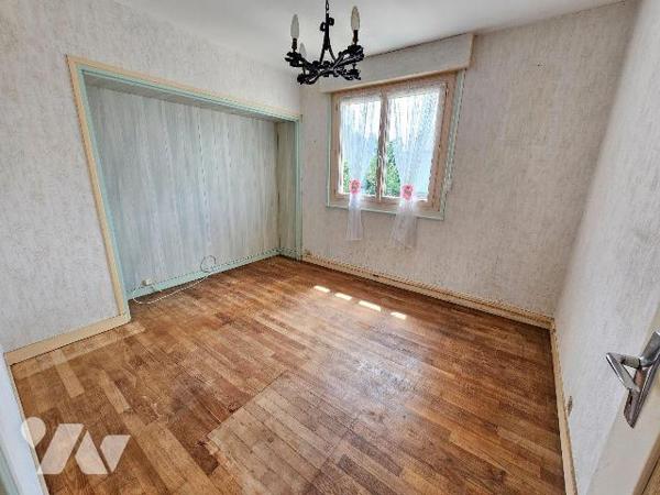 Exclusivité, centre de Cancale, au calme, maison sur sous-sol complet comprenant :  une entrée,...