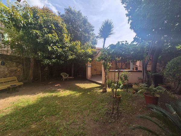 La Crau - Maison de ville en pierres avec jardin intime et grand garage