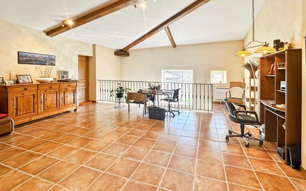 Maison à vendre    7 pièces •  Eurre