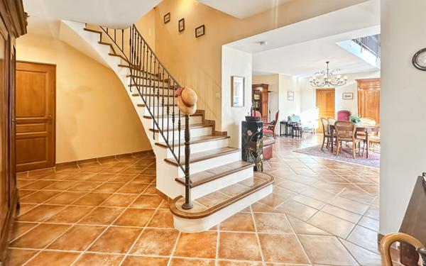 Maison à vendre    7 pièces •  Eurre