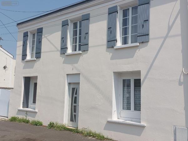 Maison de ville à vendre à Surgères en Charente-Maritime (17700), ref : 499