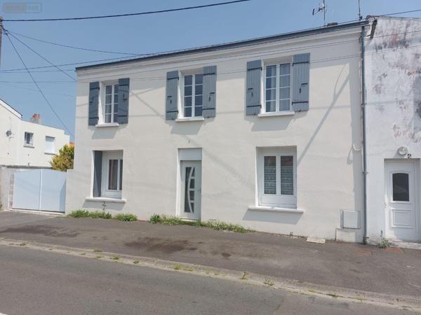 Maison de ville à vendre à Surgères en Charente-Maritime (17700), ref : 499