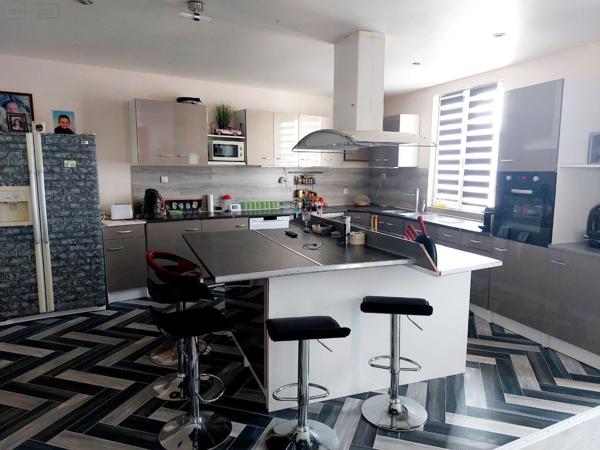 Maison de ville à vendre à Surgères en Charente-Maritime (17700), ref : 499