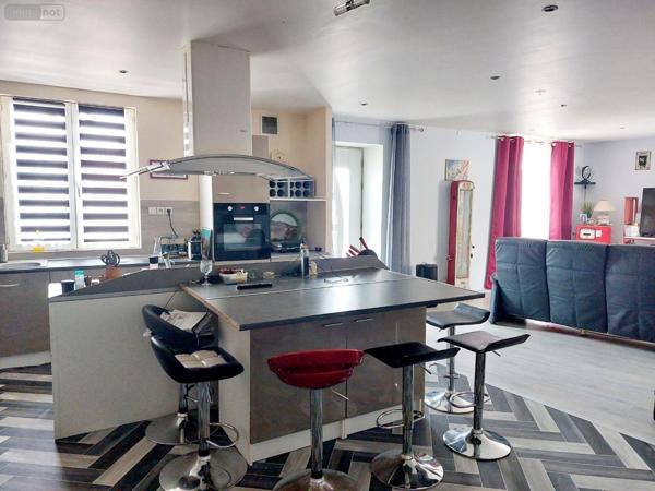 Maison de ville à vendre à Surgères en Charente-Maritime (17700), ref : 499