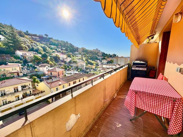 3 pièces traversant en étage élevé avec parking