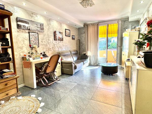 3 pièces traversant en étage élevé avec parking