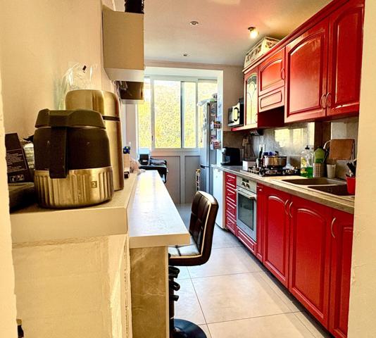 3 pièces traversant en étage élevé avec parking