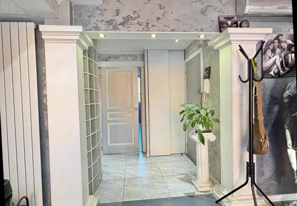 3 pièces traversant en étage élevé avec parking