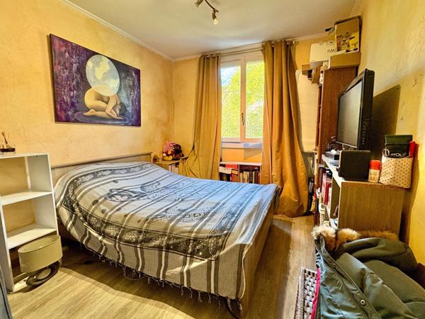 3 pièces traversant en étage élevé avec parking