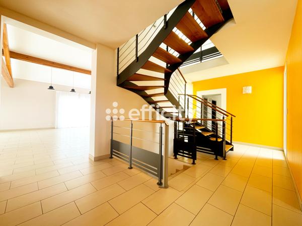 Maison
         6 pièces
        - 229 m² 449 500 € *