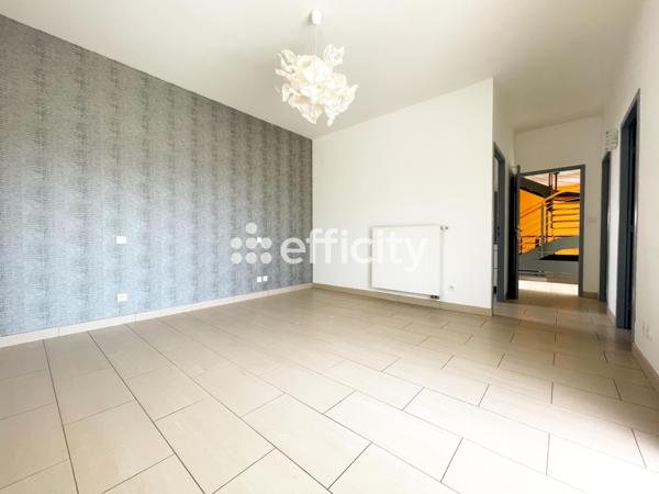 Maison
         6 pièces
        - 229 m² 449 500 € *