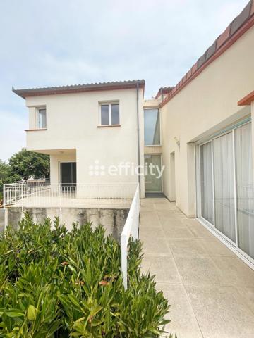 Maison
         6 pièces
        - 229 m² 449 500 € *
