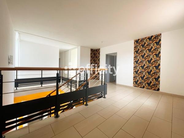 Maison
         6 pièces
        - 229 m² 449 500 € *