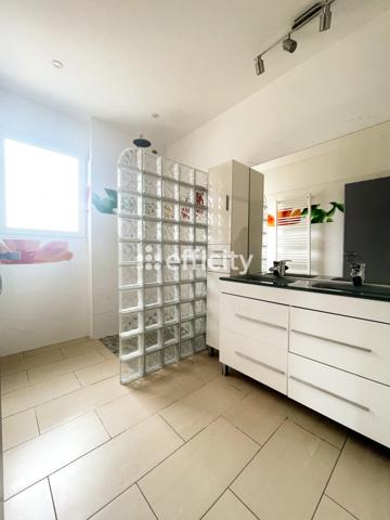 Maison
         6 pièces
        - 229 m² 449 500 € *