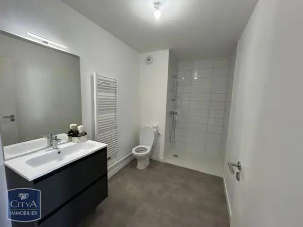 Appartement à louer 2 pièces 43.7m² Clermont-Ferrand (63000)