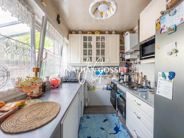 Verneuil-sur-Seine: Charmante maison 4pcs plain-pied de 82 m2 sur une parcelle de terrain de 110m2