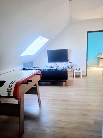 Très belle maison familiale de 144 m2 avec piscine chauffée à Châteauneuf-sur-Loire. construite en 2017, 
elle offre 4 chambres, dont une suite parentale avec salle de bains et WC privatifs. Sa cuisine ouverte entièrement équipée s’ouvre sur une vaste pièce de vie baignée de lumière, parfaite pour recevoir famille et amis. Matériaux de grande qualité, finitions soignées en grès. Toutes les menuiseries sont en aluminium avec volets roulants électriques piloté par domotique, chauffage aux sols par pompe à chaleur.
 
Côté confort et sécurité : double garage, portail électrique avec visiophone, système d’alarme.
À l'extérieur, une grande terrasse et une piscine composent un véritable espace de détente Le tout sur un terrain de 1586 m2 avec son cabanon.
 
Idéalement située, à proximité immédiate du centre-ville, des écoles, du collège, des commerces et de la mairie,son futur lycée et de la tangentielle. 
Située à Châteauneuf-sur-Loire, commune appréciée pour son patrimoine et son célèbre château, elle offre un cadre de vie à la fois pratique et agréable. 
Un bien familial fonctionnel et lumineux, à découvrir sans tarder. 

Tax foncier:1350€

N'hésitez pas à me contacter pour organiser une visite.