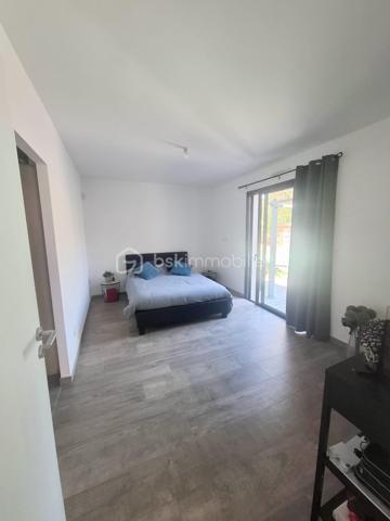 Très belle maison familiale de 144 m2 avec piscine chauffée à Châteauneuf-sur-Loire. construite en 2017, 
elle offre 4 chambres, dont une suite parentale avec salle de bains et WC privatifs. Sa cuisine ouverte entièrement équipée s’ouvre sur une vaste pièce de vie baignée de lumière, parfaite pour recevoir famille et amis. Matériaux de grande qualité, finitions soignées en grès. Toutes les menuiseries sont en aluminium avec volets roulants électriques piloté par domotique, chauffage aux sols par pompe à chaleur.
 
Côté confort et sécurité : double garage, portail électrique avec visiophone, système d’alarme.
À l'extérieur, une grande terrasse et une piscine composent un véritable espace de détente Le tout sur un terrain de 1586 m2 avec son cabanon.
 
Idéalement située, à proximité immédiate du centre-ville, des écoles, du collège, des commerces et de la mairie,son futur lycée et de la tangentielle. 
Située à Châteauneuf-sur-Loire, commune appréciée pour son patrimoine et son célèbre château, elle offre un cadre de vie à la fois pratique et agréable. 
Un bien familial fonctionnel et lumineux, à découvrir sans tarder. 

Tax foncier:1350€

N'hésitez pas à me contacter pour organiser une visite.