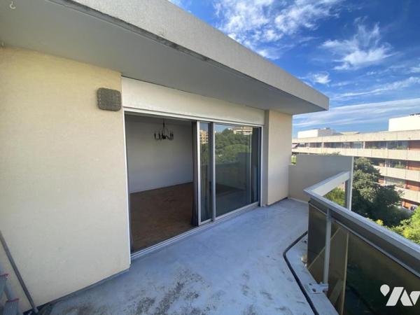 Grand  T2 avec terrasse, dernier étage avec ascenseur