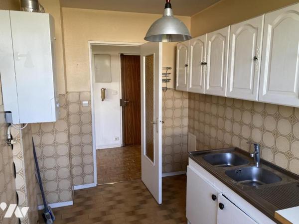 Grand  T2 avec terrasse, dernier étage avec ascenseur