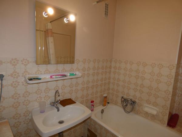 Appartement T1 45 m2 loué.