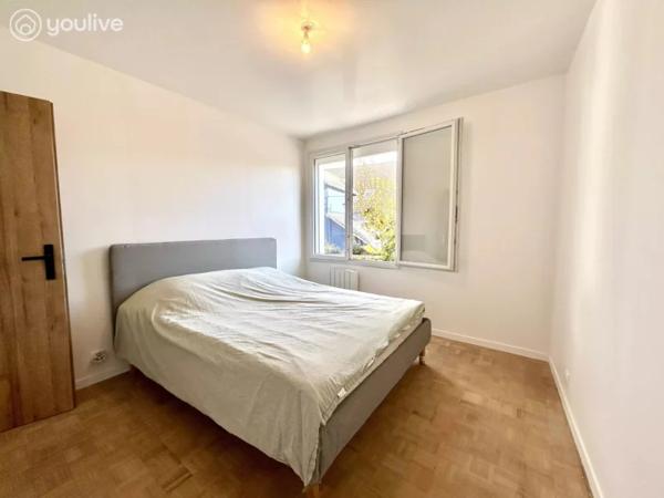 Maison rénovée + garage en plein bourg : aucun travaux, tout à pied