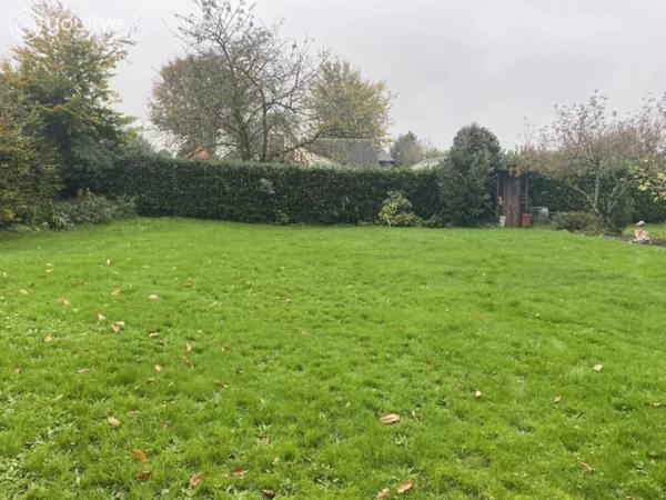 Terrain constructible 520 m² — Néville centre — 46 500 € HAI